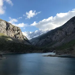 chez-sarre.midi-pyreneeshotels.com/