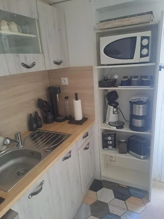 Апартаменты Bienvenue Chez Nous Saint-Martin-de-Bromes 0*,